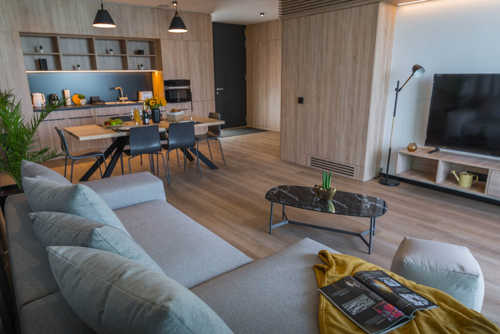 deluxe_BJ81_Suite_Hotel